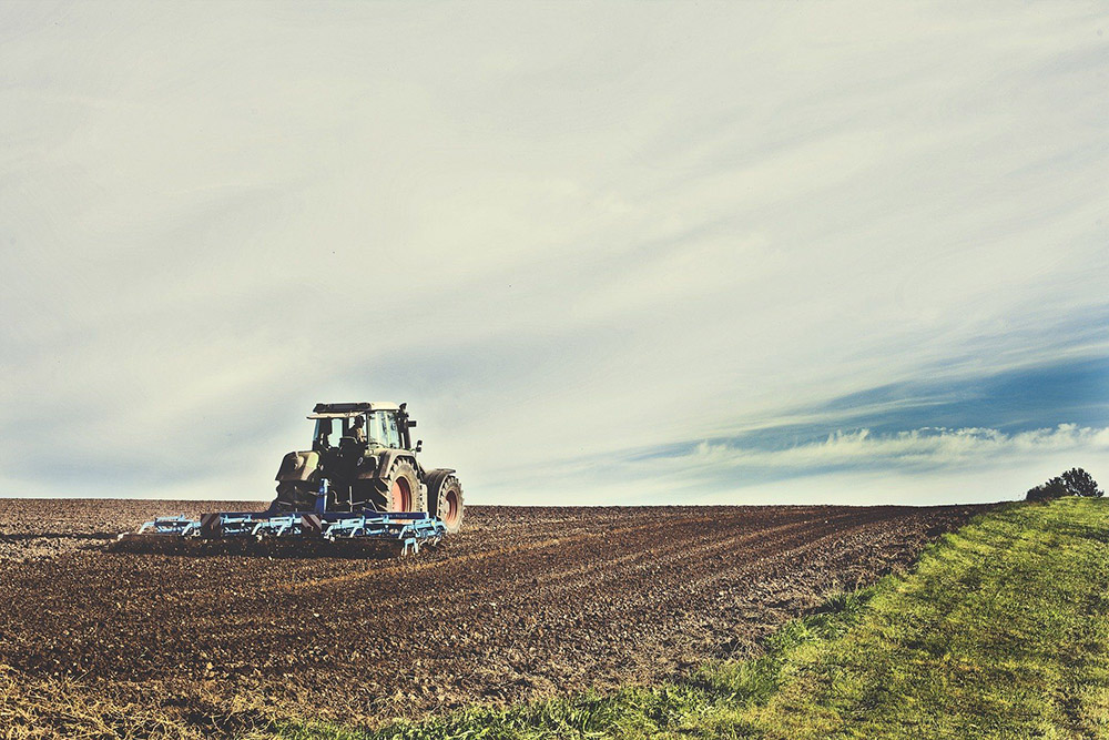 Reststoffe aus der Landwirtschaft und der kommunalen Abwasserreinigung stellen aufgrund ihres hohen Aufkommens und ihrer Auswirkungen auf die Umwelt eine Herausforderung dar.