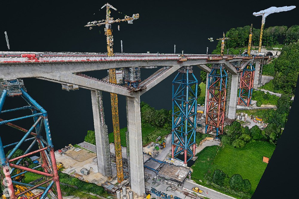 3D-Darstellung einer Brücke auf der vom Projektpartner VEERUM entwickelten Visualisierungsplattform. Das digitale Abbild wurde aus mehreren Drohnenaufnahmen generiert und soll im Laufe des Projekts mit weiteren Informationen zu Zustand und Restlebensdauer ergänzt werden.