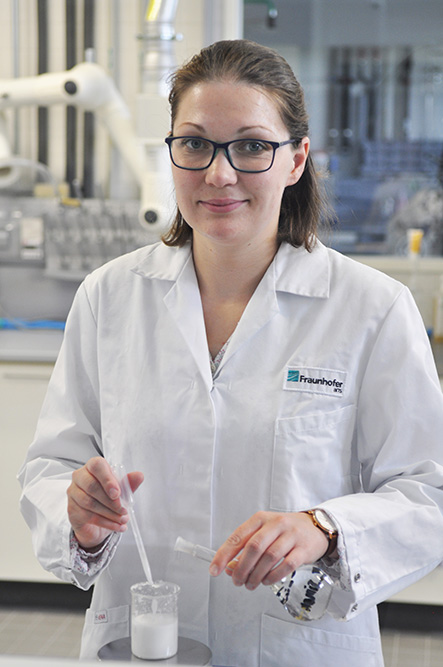 Seit 2015 arbeitet Kerstin Simon als wissenschaftliche Mitarbeiterin am Fraunhofer IKTS.