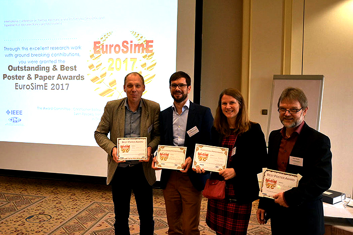 Insgesamt vier Awards wurden verliehen: »Best Paper«, »Outstanding Paper«, »Best Poster« und »Outstanding Poster«. Überreicht wurden die Auszeichnungen durch Willem van Driel (Philips Lighting, links) und Sven Rzepka (Fraunhofer ENAS, rechts).
