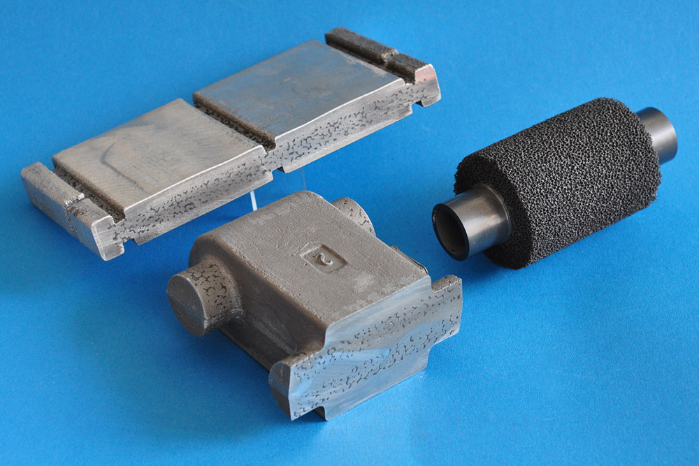 Porous ceramic inserts for local reinforcement of light metal and gray iron castings.