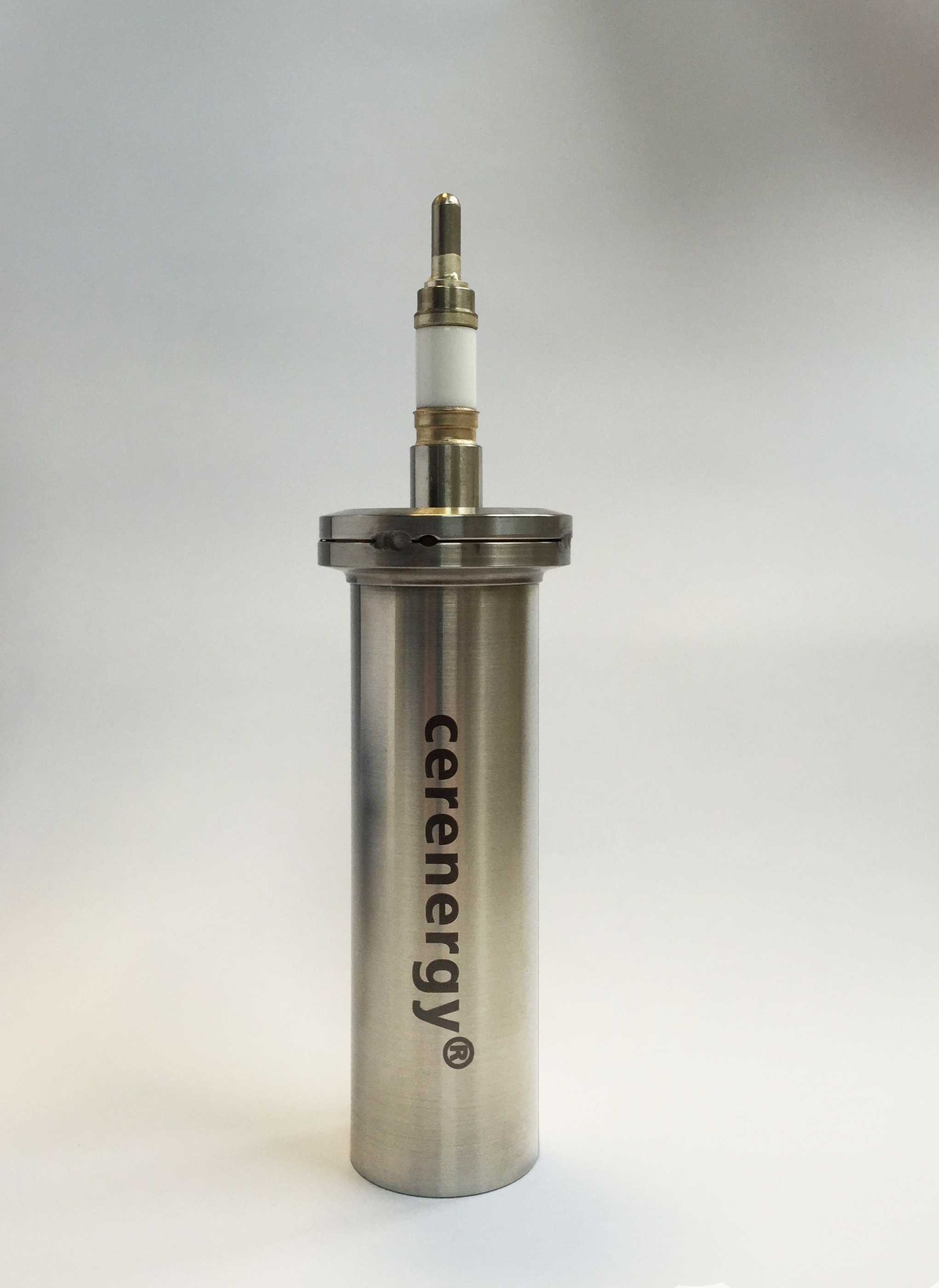 The picture shows the ceramic-based high-temperature battery made of sodium nickel chloride developed at Fraunhofer IKTS. This sodium nickel chloride battery, with the brand name cerenergy, can store energy generated from renewable energy sources and make it available when needed. Cerenergy, popularly known as a zebra battery, thus serves as a stationary energy storage for renewable energy sources.  Translated with www.DeepL.com/Translator (free version)