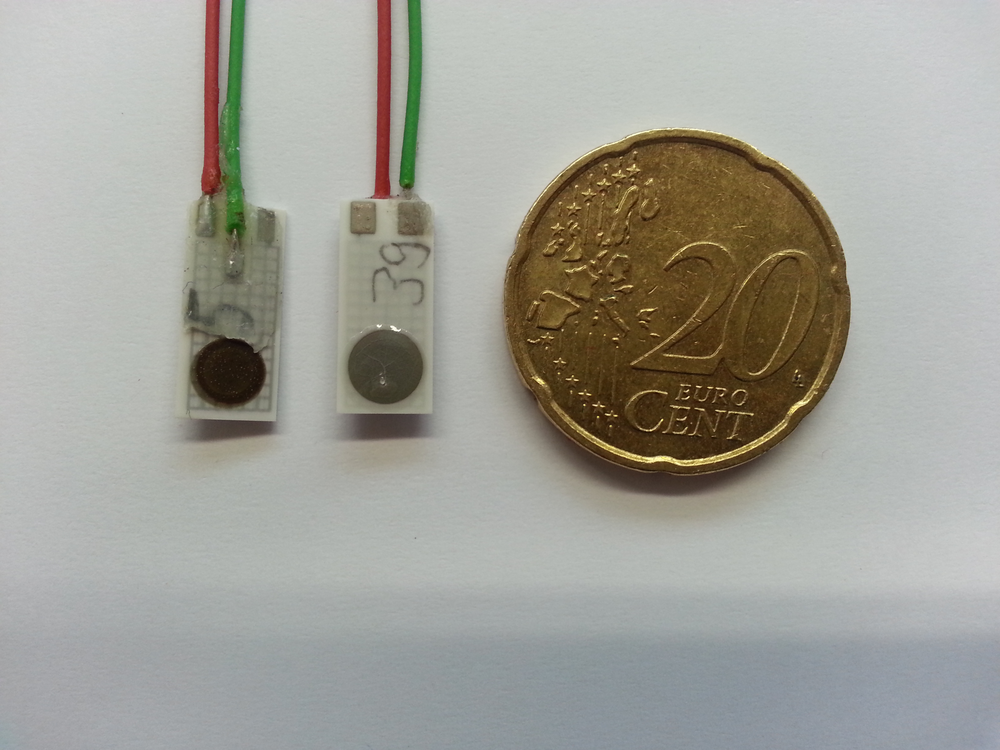 Potentiometrischer Mini-pH-Sensor in HTCC-Technologie.